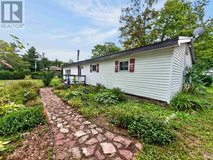 Property Photo: 265 Fifth Lin E ON P6A 6J8