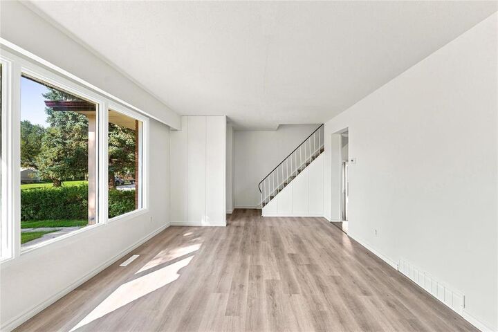 Property Photo: 201 Kisil Bay MB R2K 3E7