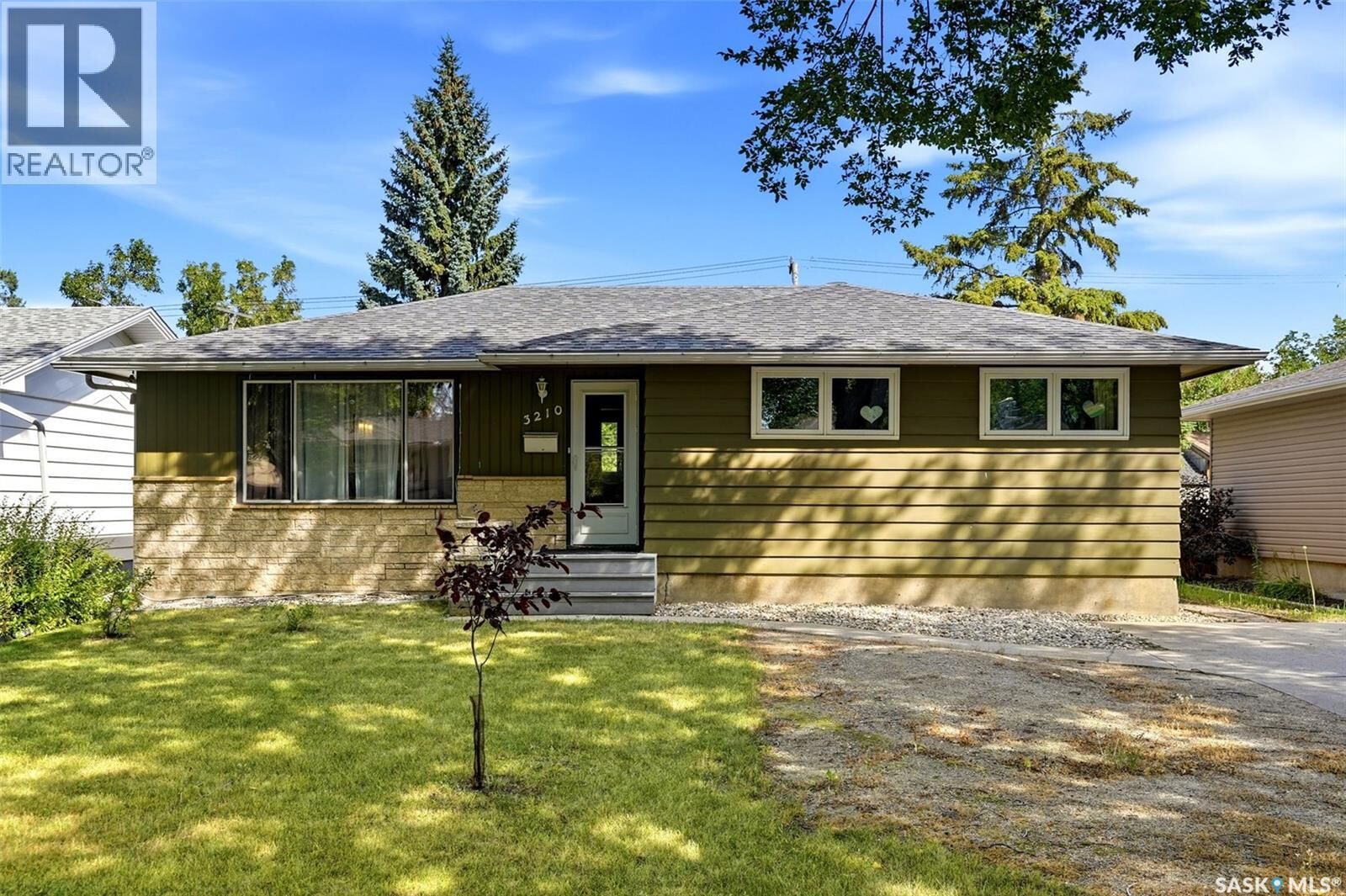 Property Photo:  3210 Parliament Avenue  SK S4S 2L8 
