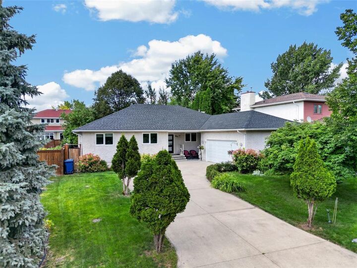 Property Photo: 65 Park Place East MB R2P 1C5