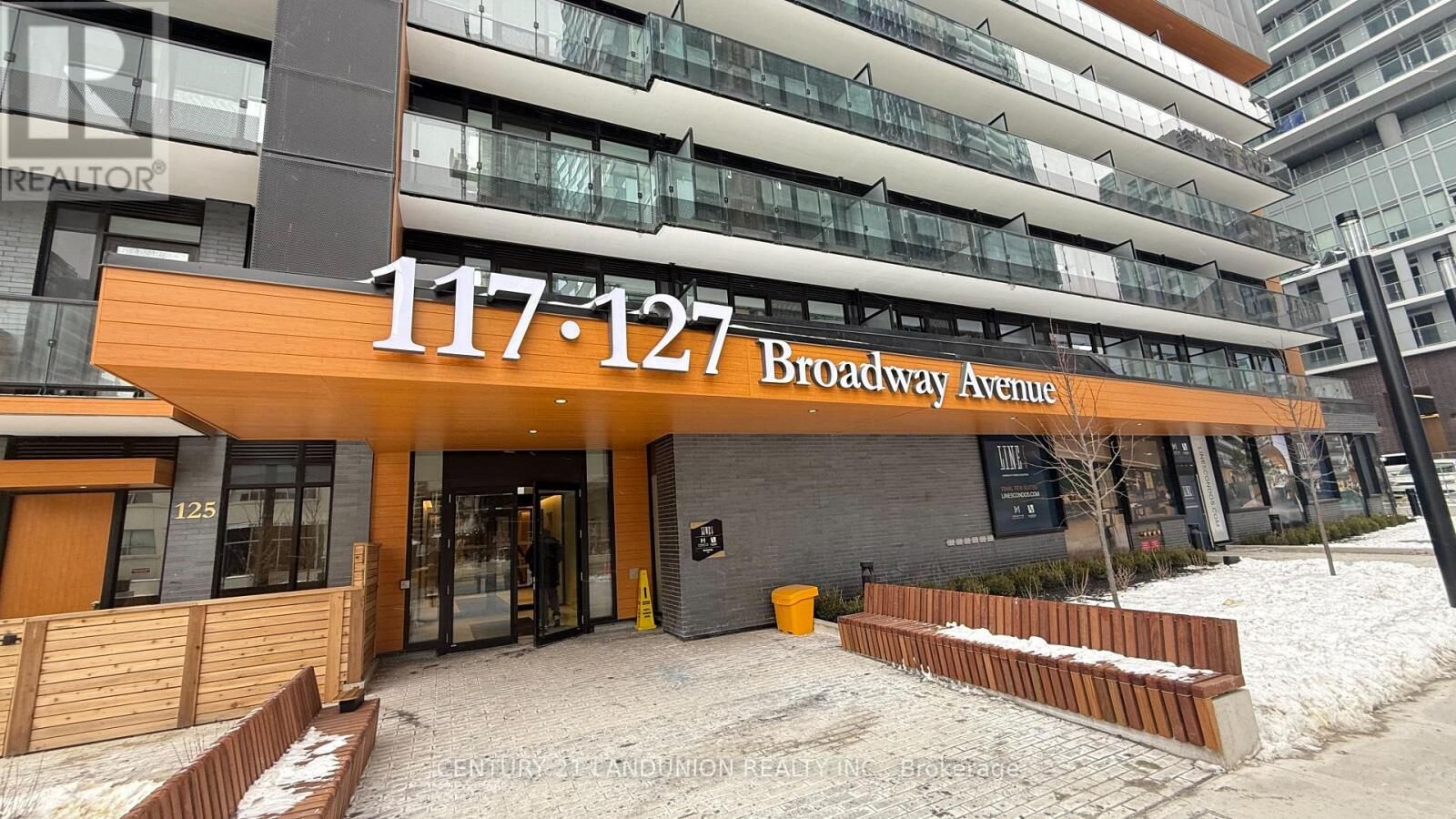 Property Photo: 117 Broadway Avenue 2411 ON M4P 1V3