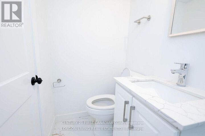 Property Photo: 757 Fleet Street ON N5Y 1R7