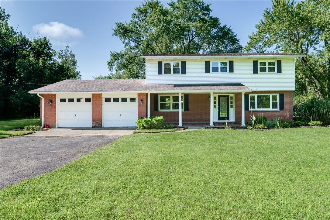 Property Photo:  222 E Social Row Road  OH 45458 