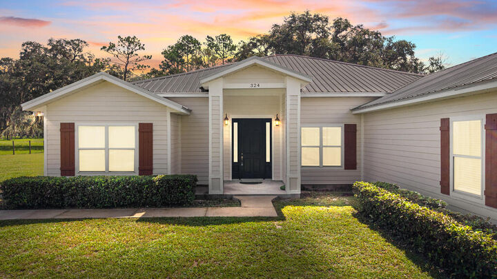 Property Photo: 324 NE 300th St FL 32628