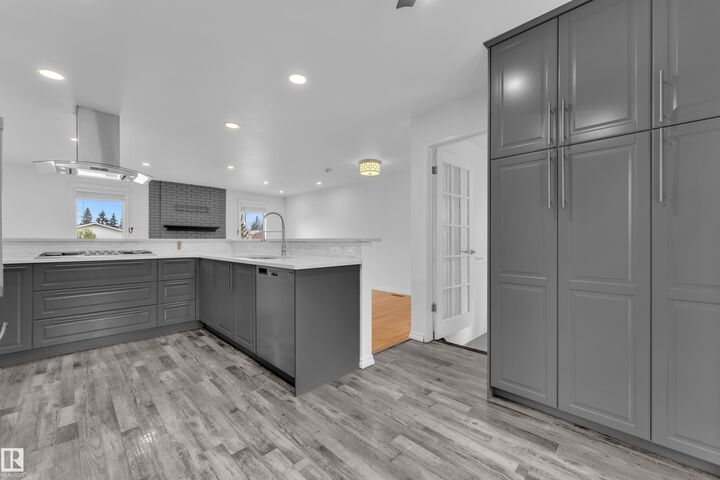 Property Photo: 47 Galloway Drive AB T8M 2M1