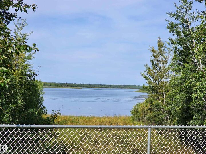 Property Photo:  122 60032 Scndry 867  AB T0A 0C0 