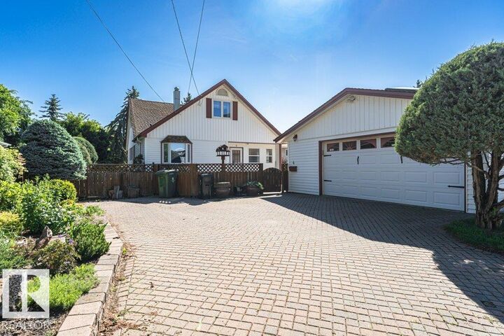 Property Photo:  4 Jubilee Drive  AB T8L 2L8 