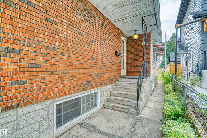 Property Photo:  8723 81 Avenue NW  AB T6C 0W5 