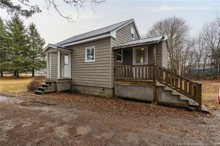 Property Photo:  33 Magnolia Avenue  NB E4E 2G8 