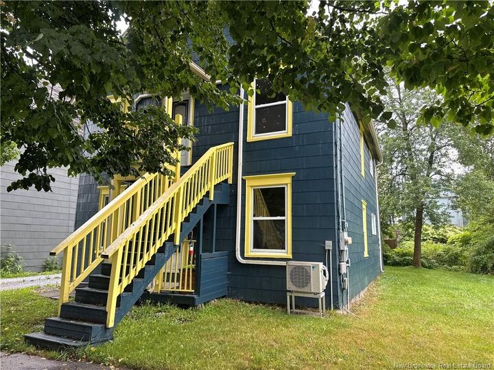30-32 Cedar Grove Crescent — photo 1