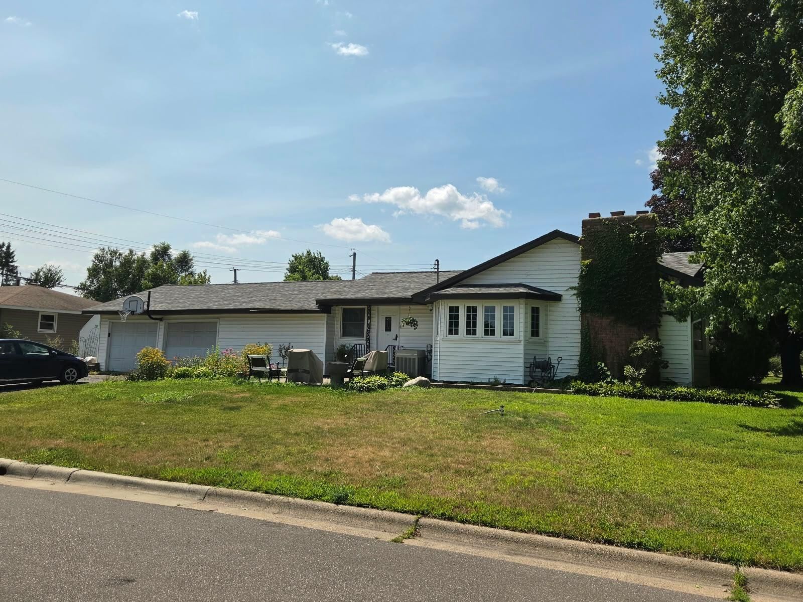 Property Photo: 4401 Woodbine Lane N MN 55429