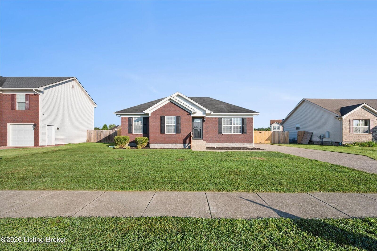 Property Photo: 729 Oak Grove Blvd KY 40165
