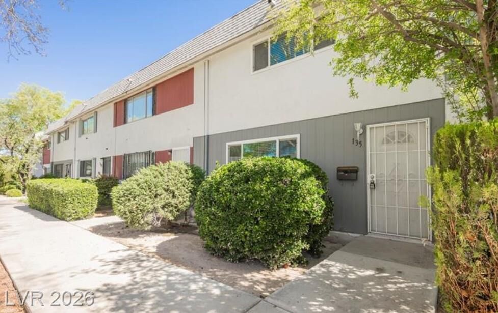 Property Photo:  135 Greenbriar Townhouse Way  NV 89121 