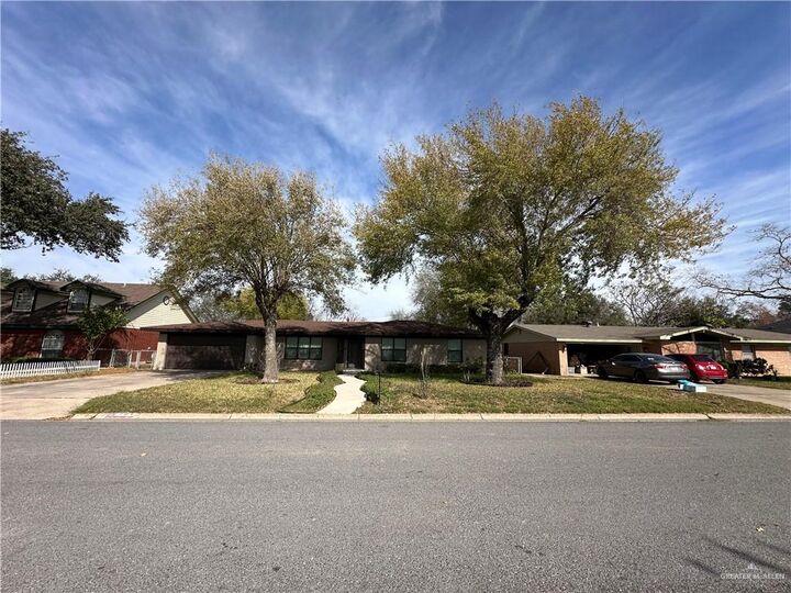 Property Photo: 304 W Walnut Avenue TX 78501