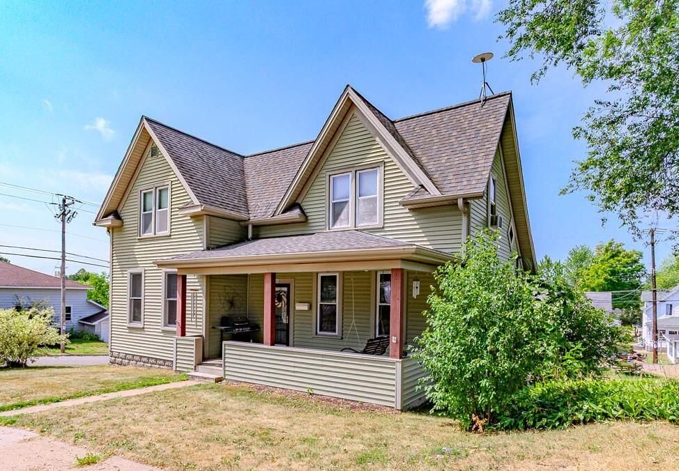 Property Photo:  400 Genesee St N  WI 54452 