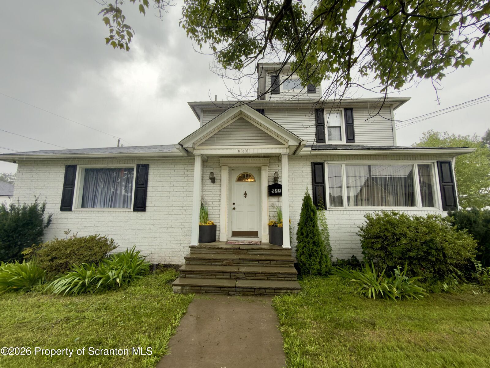 Property Photo:  536 Moosic Road 2nd Floor  PA 18518 