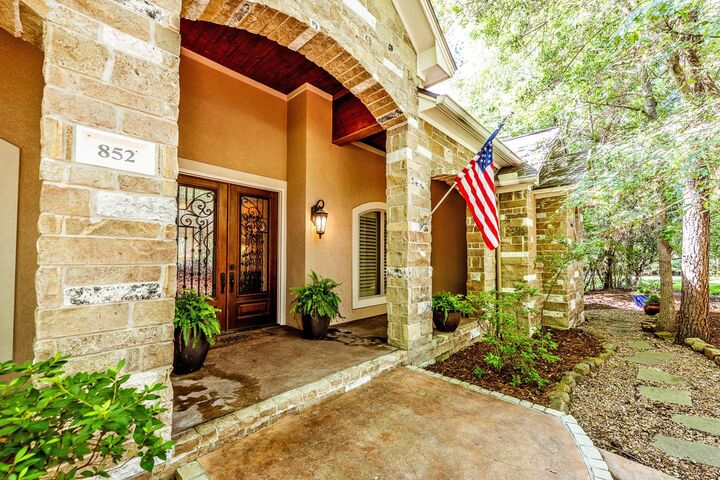 Property Photo: 852 Overbrook Drive TX 77340