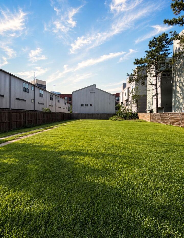 Property Photo: 707 Andrews Street TX 77019