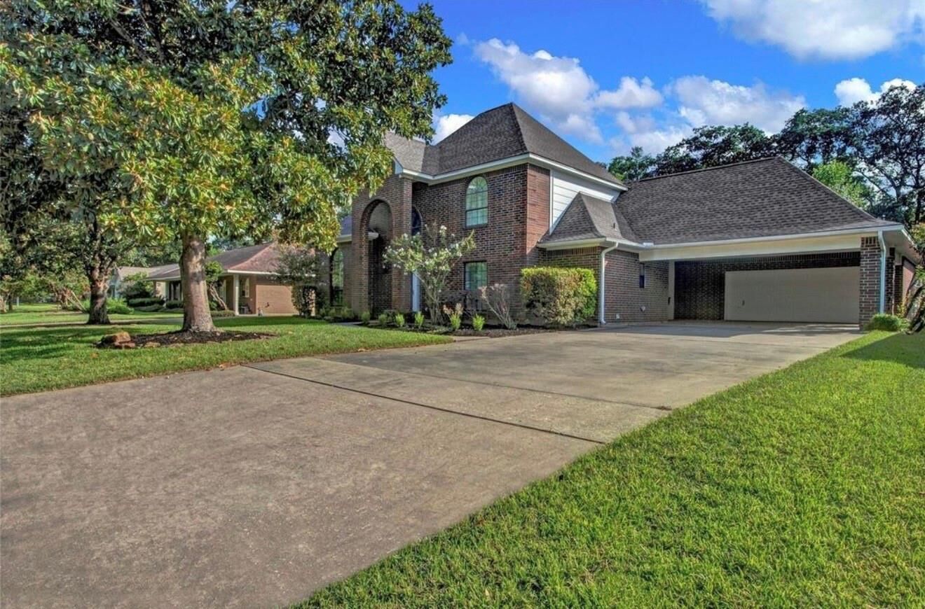 Property Photo: 611 N Hickory Street TX 77375