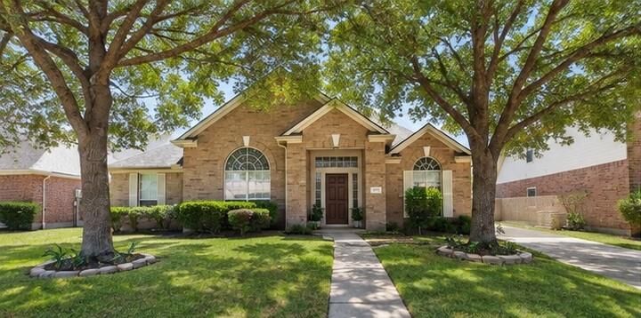 Property Photo: 17711 Emerald Garden Lane TX 77084