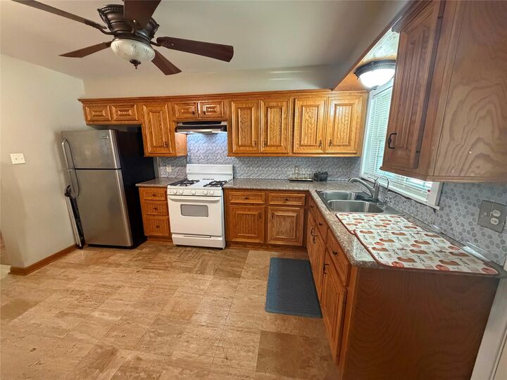 Property Photo:  1847 Pasadena Boulevard  TX 77502 