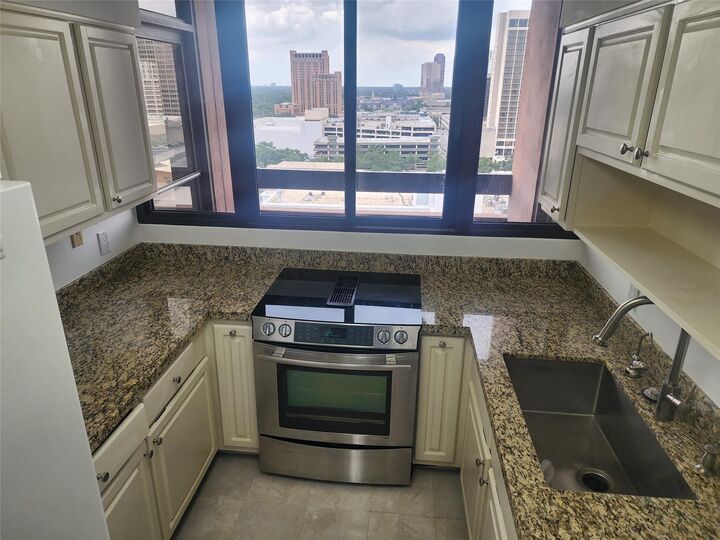 Property Photo:  5150 Hidalgo Street 1403  TX 77056 