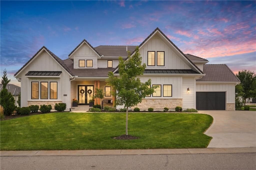 Property Photo: 10711 West 173rd Terrace KS 66221