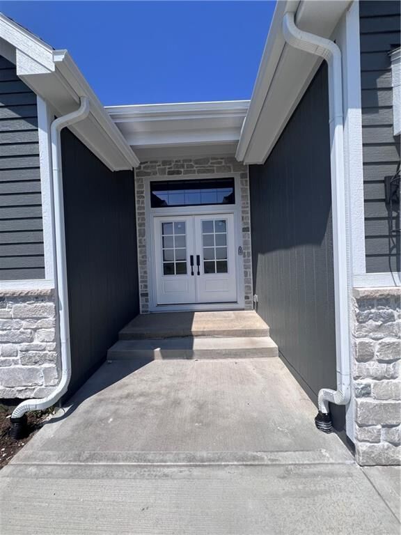 Property Photo: 16268 Baxter Street KS 66030
