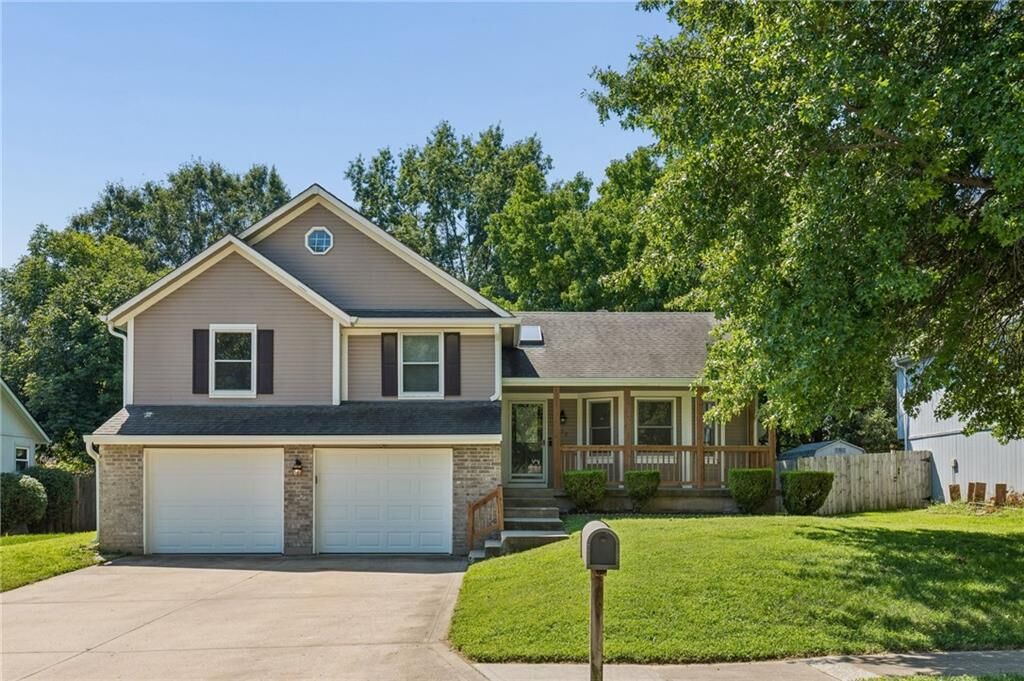 Property Photo: 412 SE Hamilton Court MO 64014