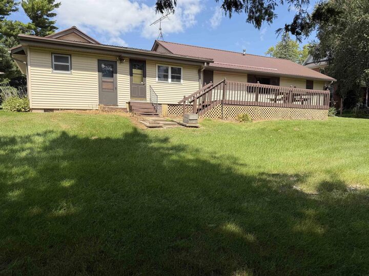 Property Photo:  503 W Center Street  IA 52159 