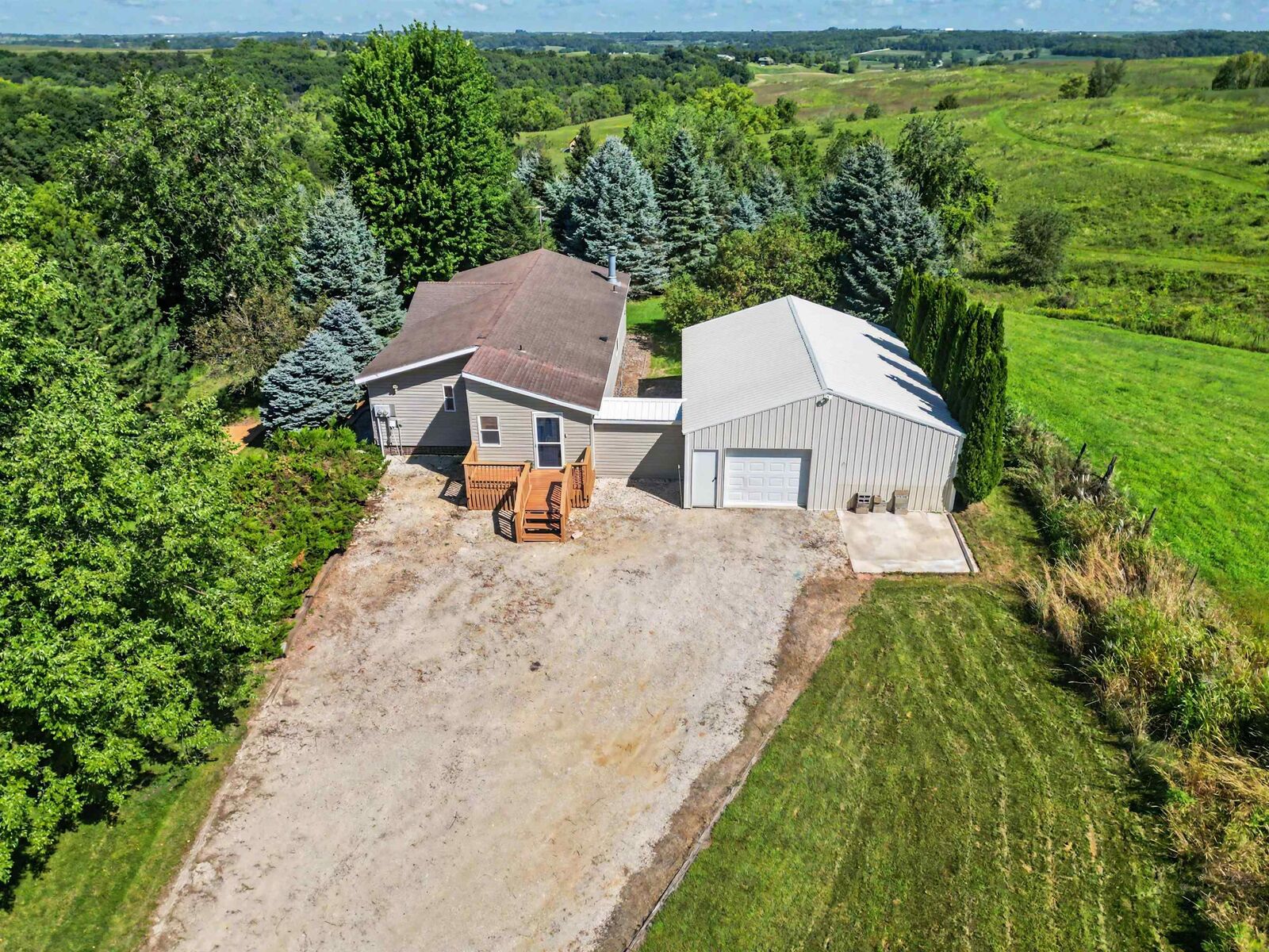 Property Photo: 965 Coyote Crossings Lane IA 52172