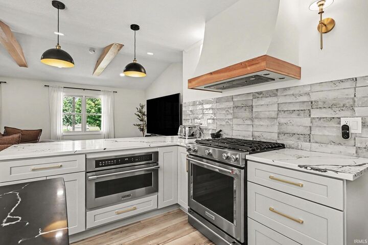 Property Photo: 59789 Settlers Trail IN 46561