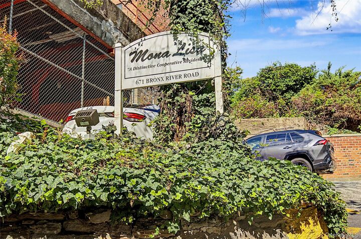 Property Photo:  671 Bronx River Road 6K  NY 10704 