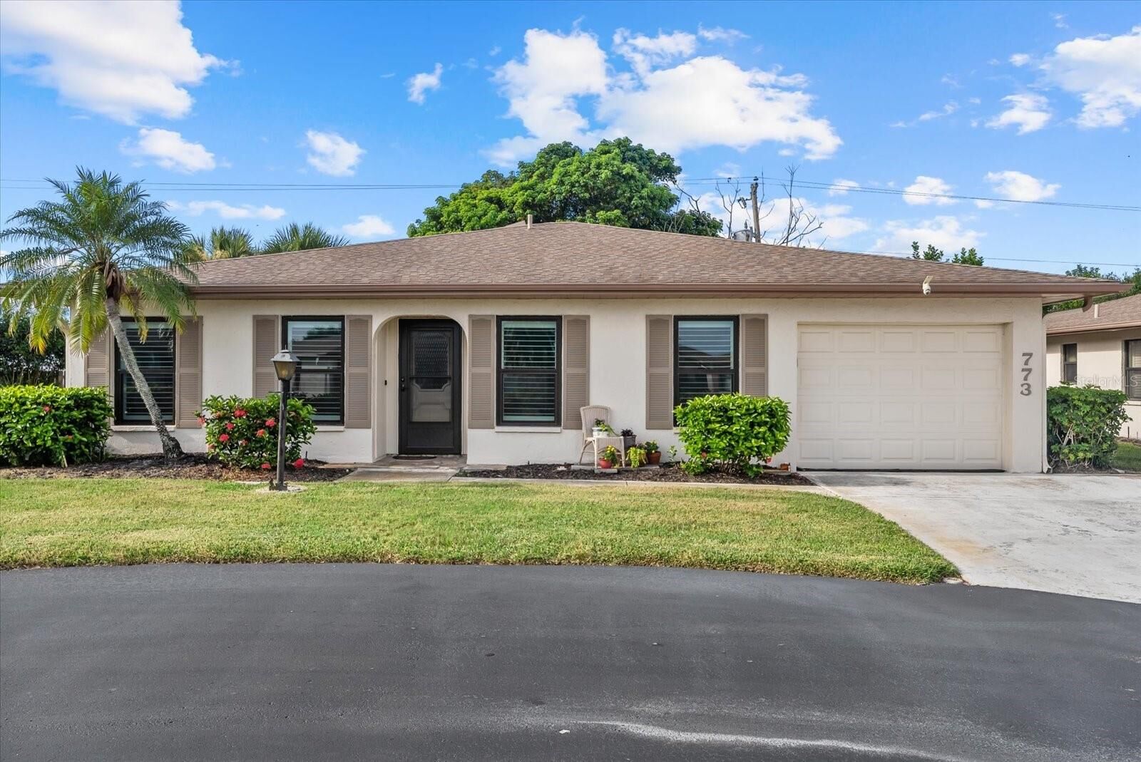 Property Photo:  773 Vivienda South Court 8  FL 34293 