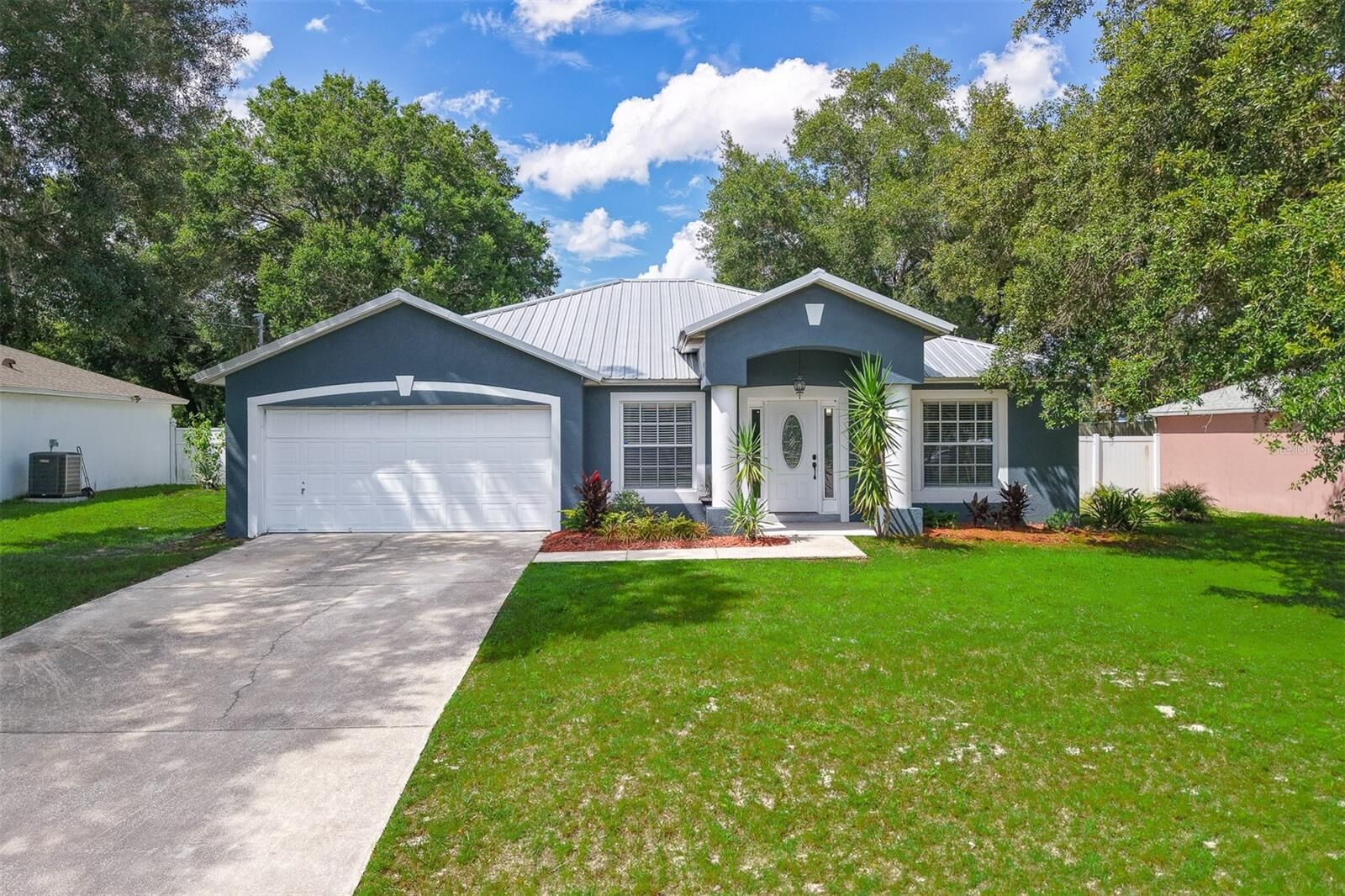 Property Photo:  1031 E Walts Avenue  FL 32724 