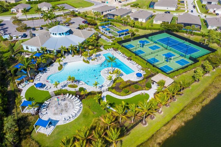 Property Photo:  3286 Baravaldo Circle  FL 33909 