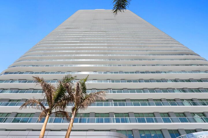 Property Photo: 400 Central Avenue 1704 FL 33701
