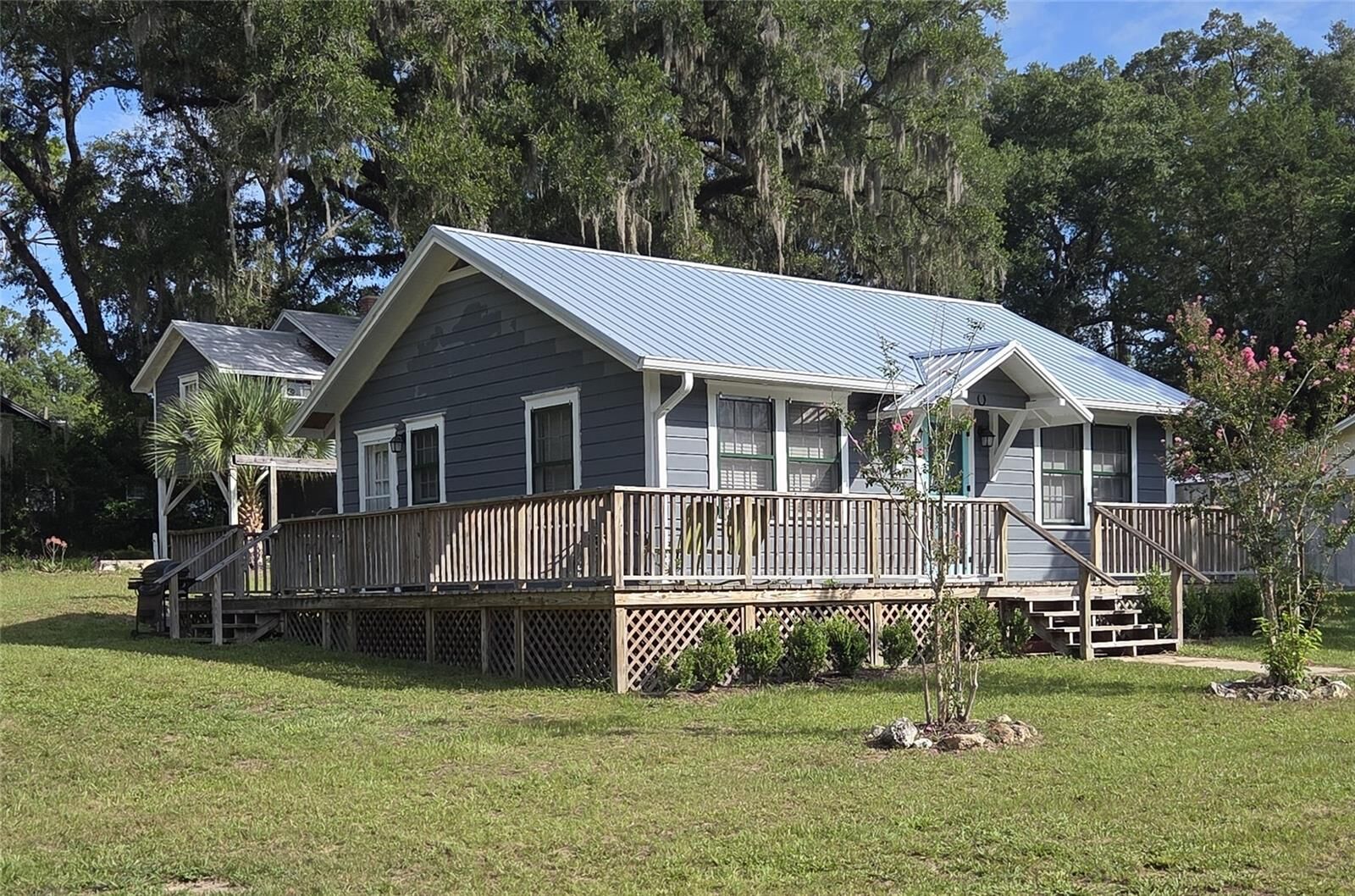 Property Photo: 18758 NW 243rd Terrace FL 32643