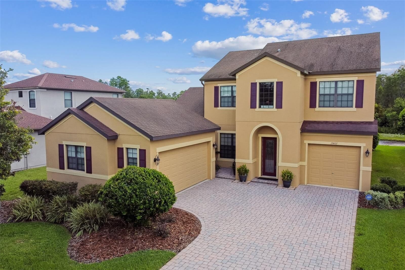 Property Photo: 19407 Sweet Grass Way FL 33558