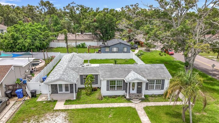 Property Photo: 2122 52nd Avenue N FL 33714