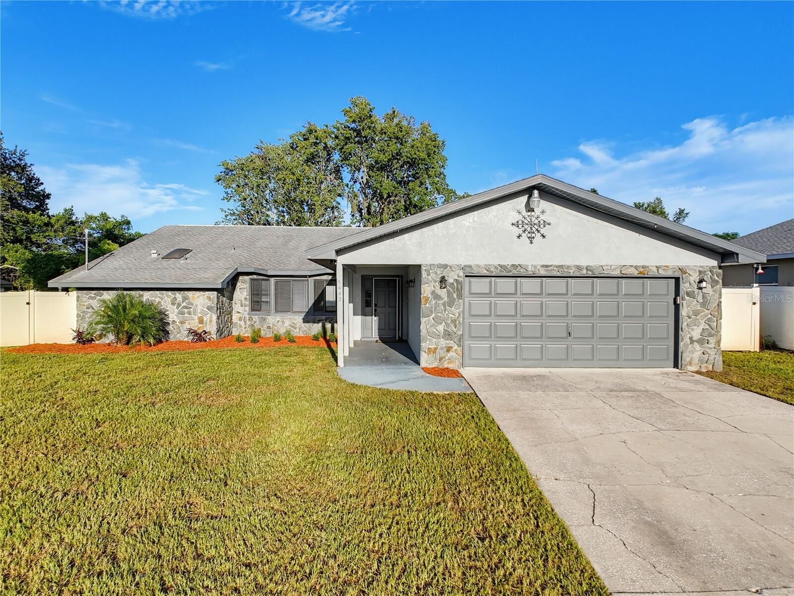 Property Photo: 5442 Parnell Avenue FL 34608