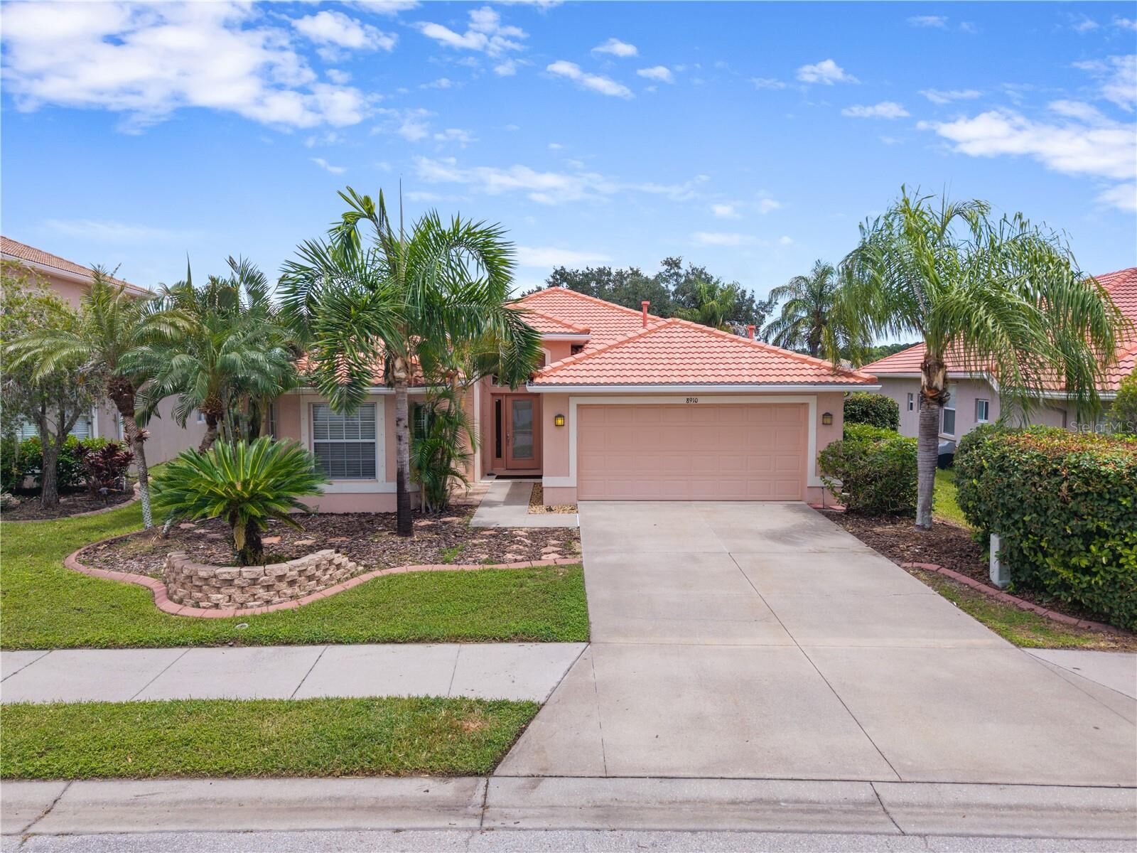 Property Photo:  8910 Stone Harbour Loop  FL 34212 