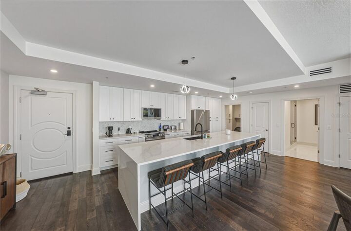 Property Photo: 1227 E Madison Street 504 FL 33602