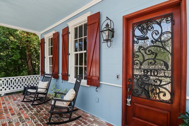 Property Photo:  910 Calhoun Street  MS 39564 