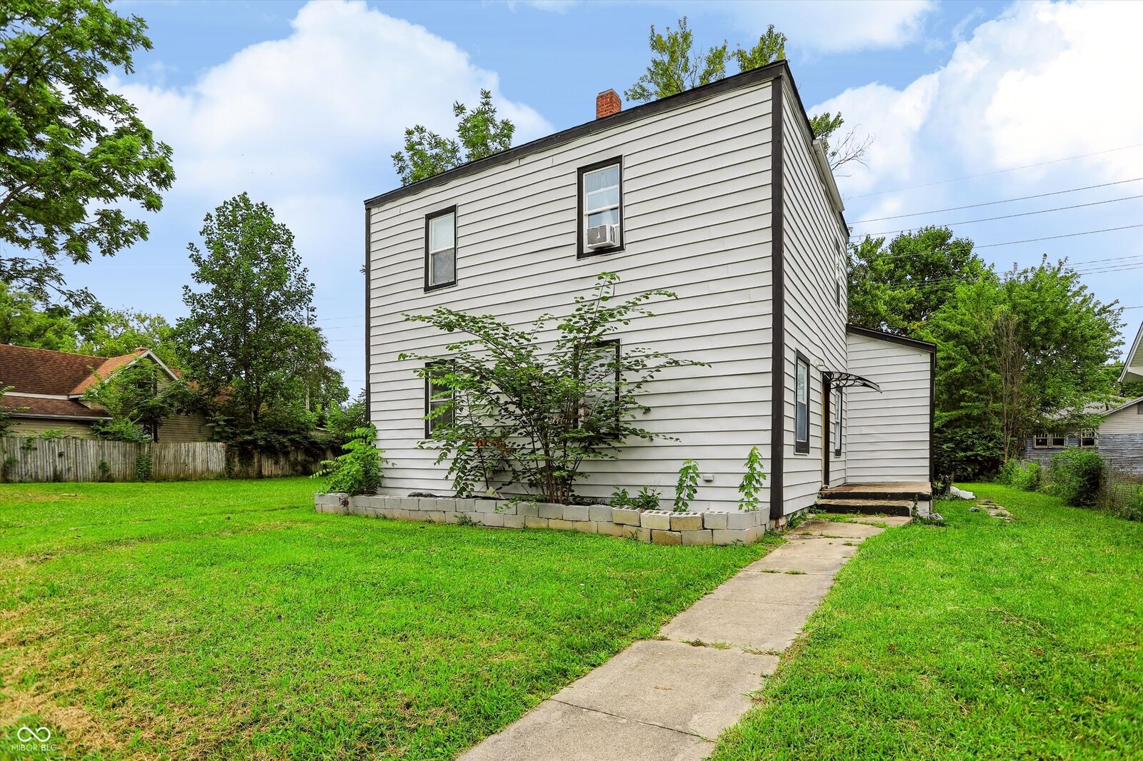 Property Photo:  3007-3009 E Lynn Street  IN 46016 