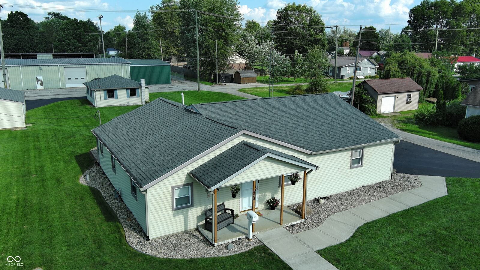 Property Photo: 824 N George Street IN 46173