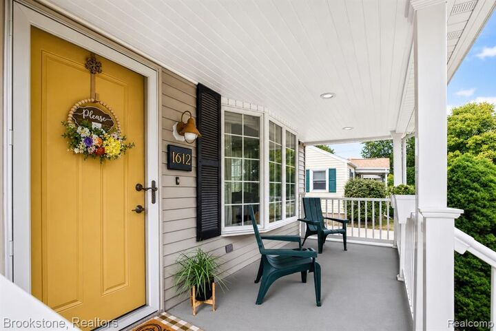 Property Photo:  1612 S Farragut Street  MI 48708 
