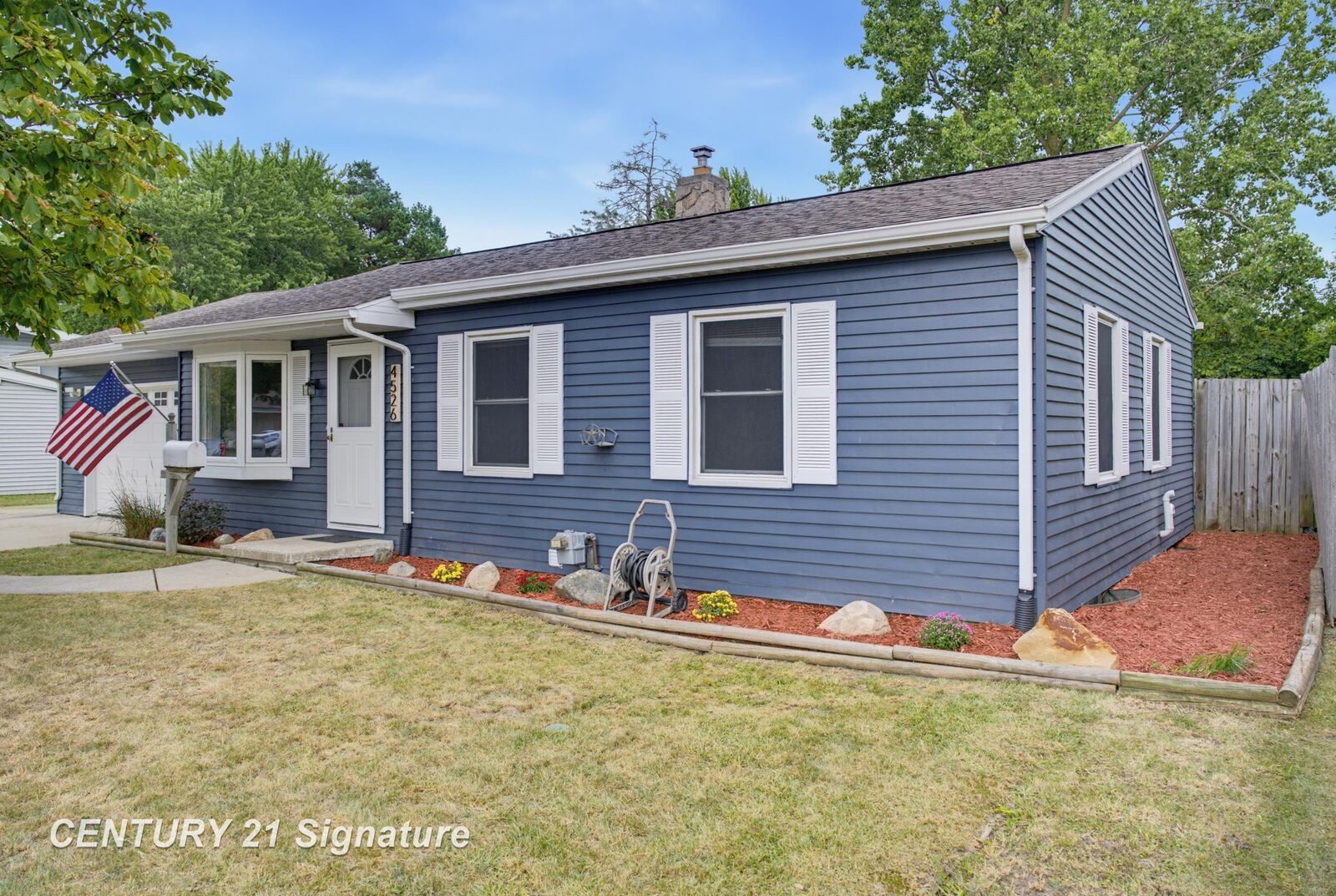 Property Photo: 4526 Lorraine Avenue MI 48604