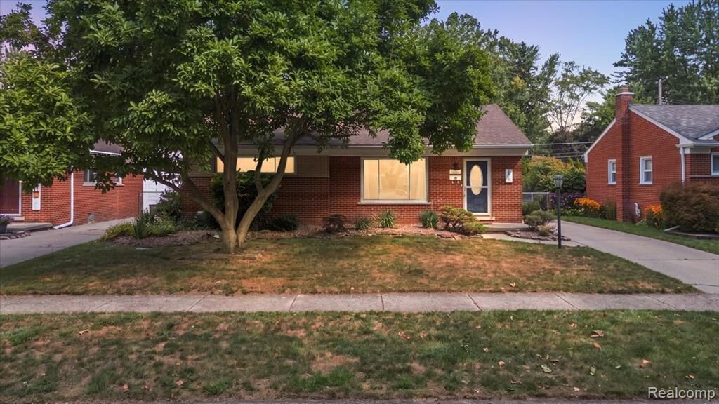 Property Photo:  28716 Westfield Street  MI 48150 3135 