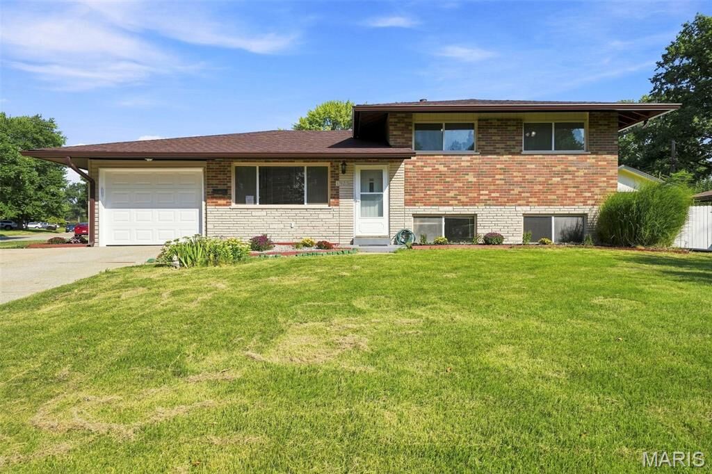 Property Photo:  1925 Apple Blossom Court  MO 63031 